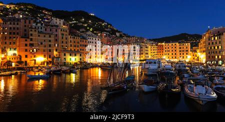 Hafen von Camogli, Rivera di Levante, Provinz La Spazia, Ligurien, Italien Stockfoto