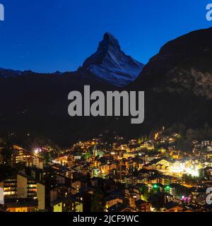 Blick über Zermatt auf das Matterhorn, Schweizer Alpen, Wallis, Schweiz Stockfoto