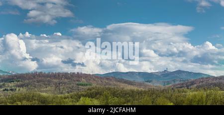 Buslujah-Denkmal im Balkangebirge in Bulgarien Stockfoto