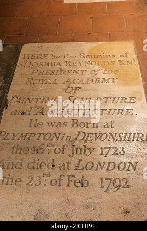 England, London, St. Paul's Cathedral, The Crypt, Tombstone of Sir Joshua Reynolds (1723-1792) Stockfoto