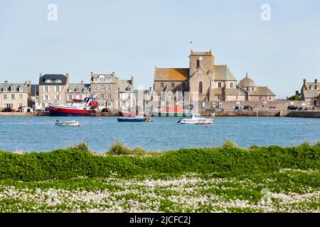 Barfleur, Hafenstadt im Frühling Stockfoto