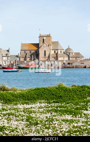 Barfleur, Hafenstadt im Frühling Stockfoto