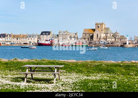 Barfleur, Hafenstadt im Frühling Stockfoto