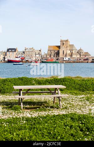 Barfleur, Hafenstadt im Frühling Stockfoto