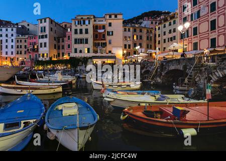 Hafen von Camogli, Rivera di Levante, Provinz La Spazia, Ligurien, Italien Stockfoto