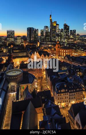 Blick vom Kaiserdom über die Schirn Kunsthalle auf die Skyline von Frankfurt am Main, Hessen Stockfoto