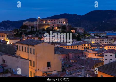 Blick über die Altstadt nach Forte Stella, Portoferraio, Insel Elba, Provinz Livorno, Toskana, Italien Stockfoto