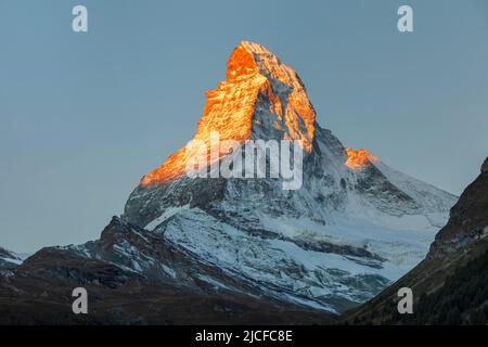 Matterhorn (4478m) bei Sonnenaufgang, Schweizer Alpen, Zermatt, Wallis, Schweiz Stockfoto