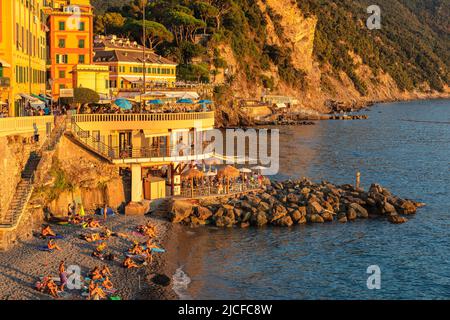 Camogli Stadtstrand, Rivera di Levante, Provinz Genua, Ligurien, Italien Stockfoto