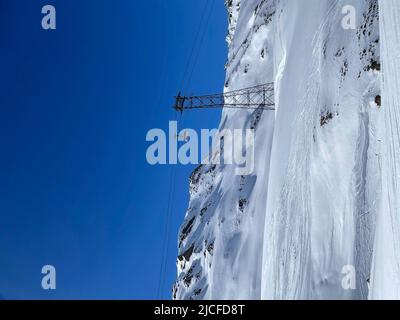 Skigebiet Silvretta Ski Arena Ischgl/Samnaun, Blick auf Val Gronda Gondel, Samnaun, Winter, Natur, Berge, Blauer Himmel, Paznauntal, Ischgl, Tirol, Österreich Stockfoto