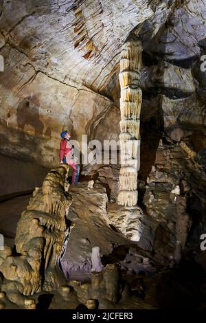 Höhlenforscher in der Grotto de la Malatiere in Frankreich Stockfoto