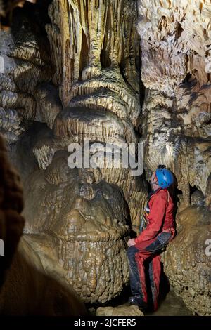 Höhlenforscher in der Grotto de la Malatiere in Frankreich Stockfoto