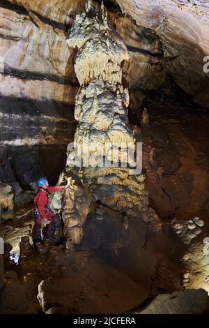 Höhlenforscher in der Grotto de la Malatiere in Frankreich Stockfoto