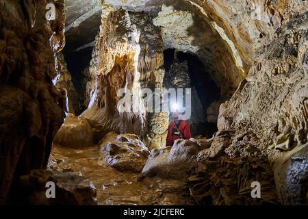 Höhlenforscher in der Grotto de la Malatiere in Frankreich Stockfoto