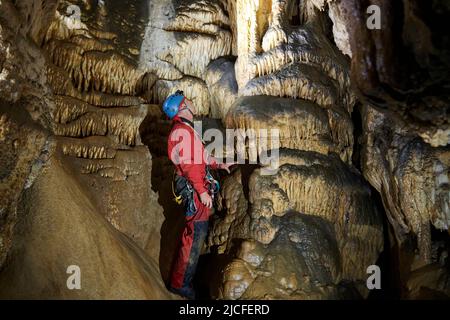 Höhlenforscher in der Grotto de la Malatiere in Frankreich Stockfoto