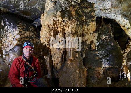 Höhlenforscher in der Grotto de la Malatiere in Frankreich Stockfoto