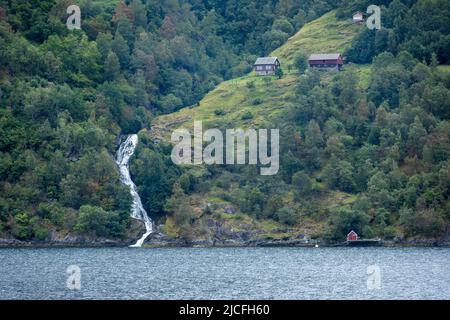 Norwegen, Møre Og Romsdal, Bauernhof in Sunnylvsfjord. Stockfoto