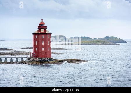 Norwegen, Kjeungskjaer fyr ein Leuchtturm auf einem kleinen Shäre vor Orland, Trondelag. Stockfoto