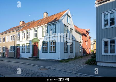 Norwegen, Trondelag, Trondheim, Häuserreihe im alten Stadtteil Bakklandet. Stockfoto