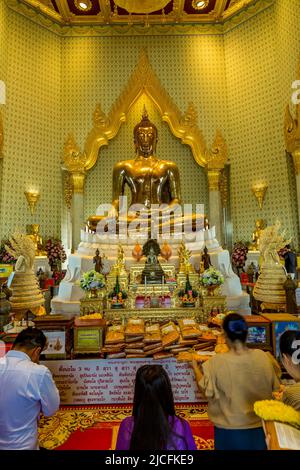 Goldene Buddha Statue Phra Phuttha Maha Suwan Patimakon, aus massivem Gold, 3 m hoch, 5 Tonnen schwer, Phra Maha Mondop, Wat Traimit, Tempel des Goldenen Buddha, Bangkok, Thailand Stockfoto