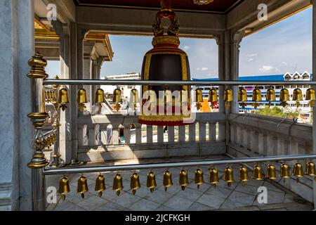 Glockenturm, Phra Maha Mondop, Wat Traimit, Tempel des Goldenen Buddha, Bangkok, Thailand Stockfoto