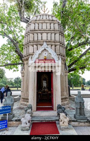 Ho Hem Monthian Thewarat oder der Schrein des Goldenen Palastes des Gottes König, Turm aus Stein, Bang Pa in, Sommerpalast der königlichen Familie, Chao Phraya Fluss, Phra Nakhon Si Ayutthaya Provinz, Thailand. Stockfoto