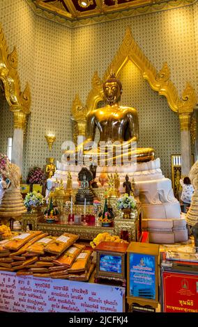 Goldene Buddha Statue Phra Phuttha Maha Suwan Patimakon, aus massivem Gold, 3 m hoch, 5 Tonnen schwer, Phra Maha Mondop, Wat Traimit, Tempel des Goldenen Buddha, Bangkok, Thailand Stockfoto