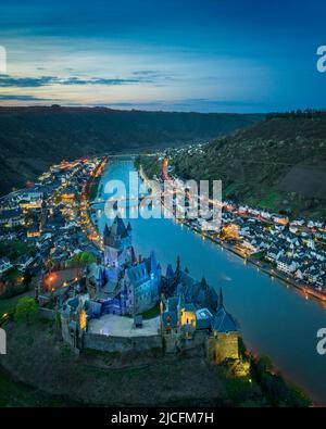 Luftaufnahme der Burg Cochem Reichsburg an der Mosel in Deutschland Stockfoto