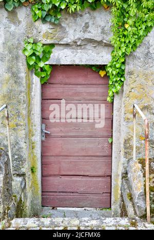 Hausfassade, Holztür, Tür, Steinhaus, Blick auf das Dorf, Eibelstadt, Franken, Deutschland, Europa, Stockfoto