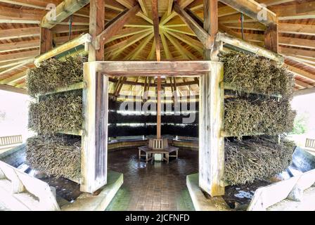 Gradierpavillion, Kurpark, Einatmen, Gesundheit, Dorfblick, Frühsommer, Bad Königshofen, Franken, Deutschland, Europa, Stockfoto