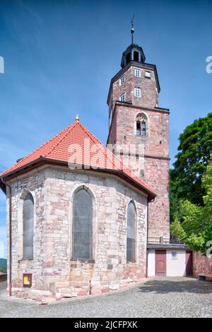 Kirche St. Trinitatis, Sakralbau, Hausfassade, Dorfblick, Sommer, Wasungen, Thüringen, Deutschland, Europa, Stockfoto