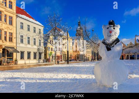 Der Cottbus Altmarkt mit der 55 Meter hohen Oberkirche bildet aufgrund seiner Einheit und relativen Einheitlichkeit ein beeindruckendes Ensemble. Stockfoto