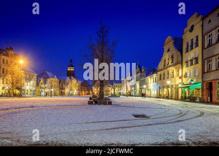 Winterstimmung auf dem Altmarkt Cottbus: Der Cottbus Altmarkt bildet aufgrund seiner Einheit und relativen Einheitlichkeit immer noch ein beeindruckendes Ensemble. Stockfoto