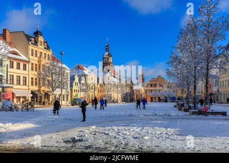 Der Cottbus Altmarkt mit der 55 Meter hohen Oberkirche bildet aufgrund seiner Einheit und relativen Einheitlichkeit ein beeindruckendes Ensemble. Stockfoto