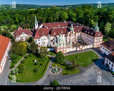 Kloster St. Marienthal in der Oberlausitz: Das Kloster St. Marienthal befindet sich in der Oberlausitz, südlich von Görlitz in Ostritz an der Neißegrenze zu Polen. Es ist das älteste Nonnenkloster des Zisterzienserordens in Deutschland Stockfoto