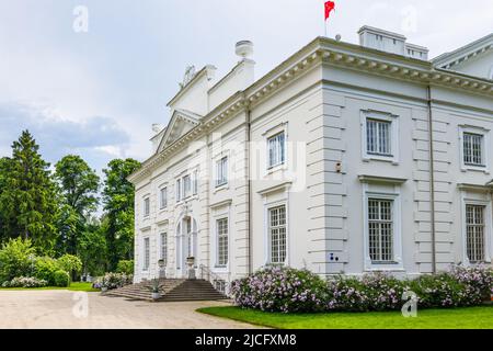 Einzigartige Landschaft, Herrenhaus und Park Ensemble mit beeindruckenden Stil Innenräume des Uzutrakis Herrenhaus Stockfoto