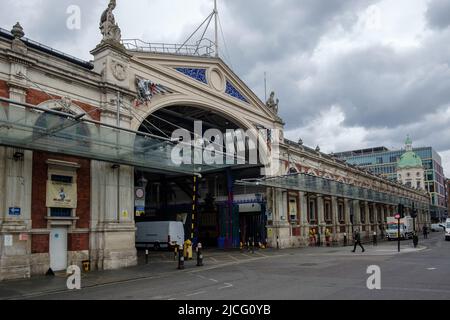 West Smithfield und Smithfield Market Building, London Stockfoto