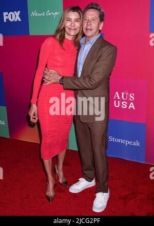 Los Angeles, Usa. 11.. Juni 2022. LOS ANGELES, KALIFORNIEN, USA - 11. JUNI: Veronica Smiley Grazer und ihr Mann/amerikanischer Filmproduzent Brian Grazer kommen zur G'Day AAA (American Australian Association) Arts Gala 2022 im JW Marriott Los Angeles L.A. LIVE am 11. Juni 2022 in Los Angeles, California, USA. ( Kredit: Image Press Agency/Alamy Live News Stockfoto