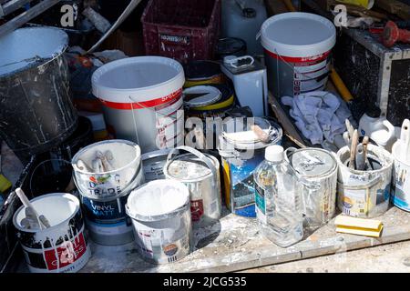 Llandudno. Hauswartung, Lackierung und Reparatur. Rückseite von Malers van .North Wales UK Stockfoto