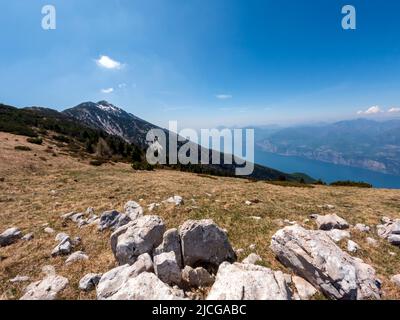 Monte Baldo Gebirge in den italienischen Alpen im Sommer, in den Provinzen Trient und Verona, Italien, Europa Stockfoto