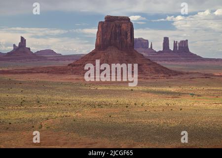 East Mitten Butte von Artist's Point in Monument Valley, Arizona, USA. Stockfoto