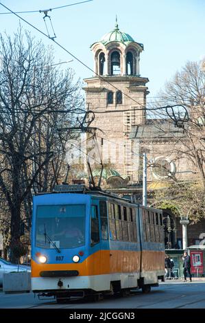 Sofia, Bulgarien. 01. April 2019. Eine bulgarische Straßenbahn im Stadtzentrum von Sofia, Bulgarien. (Foto von John Wreford/SOPA Images/Sipa USA) Quelle: SIPA USA/Alamy Live News Stockfoto