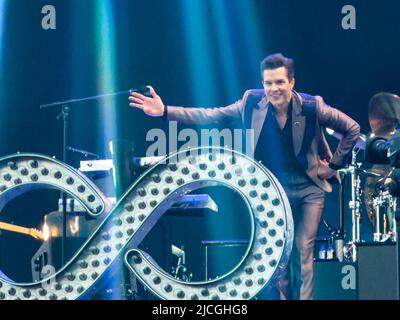 11. Juni 2022: Die Las Vegas Rockband The Killers treten auf dem Old Trafford Cricket Ground in Manchester auf ihrer 11-Tage-UK-Stadiontour auf. Die Tour unterstützt das sechste Studioalbum der Band 'Imploding The Mirage' (Bild: © Myles Wright/ZUMA Press Wire) Stockfoto