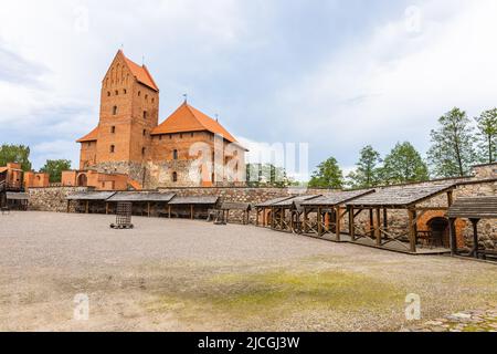 Innenhof des Schlosses Trakai. Trakai, Litauen 10. Juni 2022 Stockfoto