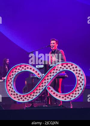 11. Juni 2022: Die Las Vegas Rockband The Killers treten auf dem Old Trafford Cricket Ground in Manchester auf ihrer 11-Tage-UK-Stadiontour auf. Die Tour unterstützt das sechste Studioalbum der Band 'Imploding The Mirage' (Bild: © Myles Wright/ZUMA Press Wire) Stockfoto