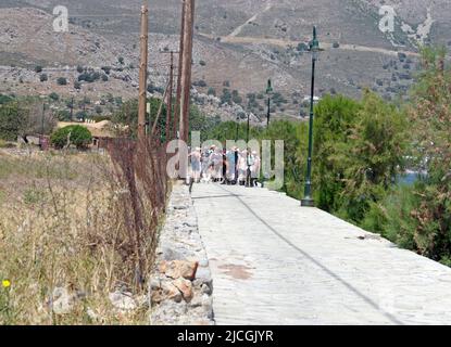 Eine Gruppe von ernsthaften Wanderer auf Tilos Island, in der Nähe von Rhodos. Stockfoto