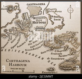 Eine Karte aus dem späten 19.. Jahrhundert von Carthagena (Cartagena) Spanien und seinem Hafen zusammen mit Namen und Merkmalen, wie sie zu dieser Zeit waren, mit Entfernungen in englischen Meilen. -------- UN mapa de finales del siglo 19 de Carthagena (Cartagena) España y su puerto junto con nombres y características como eran en ese momento, con distancias en millas inglesas. Stockfoto