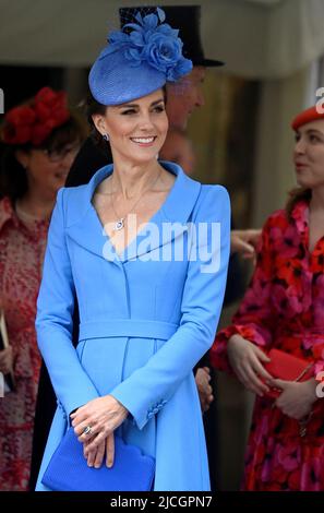 Die Herzogin von Cambridge kommt zum jährlichen Orden des Garter Service in der St. George's Chapel, Windsor Castle. Bilddatum: Montag, 13. Juni 2022. Stockfoto