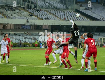 Kalkutta, Westbengalen, Indien. 11.. Juni 2022. Unterschiedlicher Moment des 3.-Matches zwischen Hongkong und Kambodscha beim AFC Asian Cup 2023 Qualifiers Final Round Gruppe-D-Spiel im Salt Lake Stadium (Vivekananda Yuba Bharati Krirangan) in Kalkutta. Hongkong verzeichnet einen 3-0-Sieg gegen Kambodscha. (Bild: © Amlan Biswas/Pacific Press via ZUMA Press Wire) Stockfoto