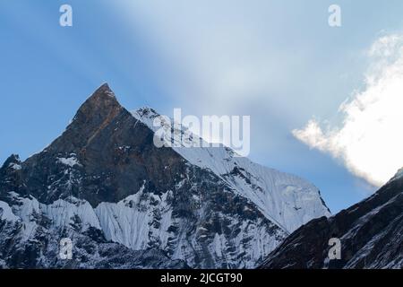 Blick auf Mount Machhapuchhre, Annapurna Conservation Area, Himalaya, Nepal. Stockfoto